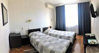 Отель Hotel Ukraina Полтава Двухместный номер с 2 отдельными кроватями-9