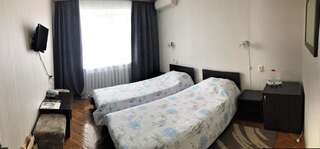 Отель Hotel Ukraina Полтава Двухместный номер с 2 отдельными кроватями-12